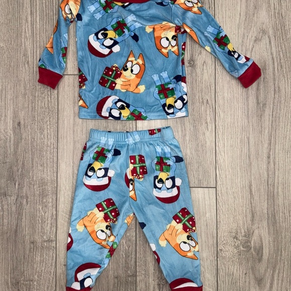 Other - BLUEY Christmas 2 Piece Pajama Set